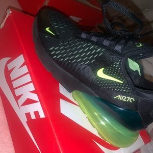 AIR MAX 270
